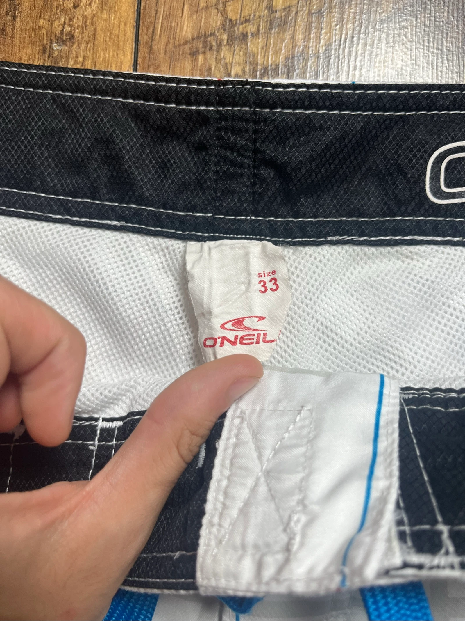 Boardshort stripes red/black large round logo Urban surf style - O’neill - Size S - very good condition – photo 3